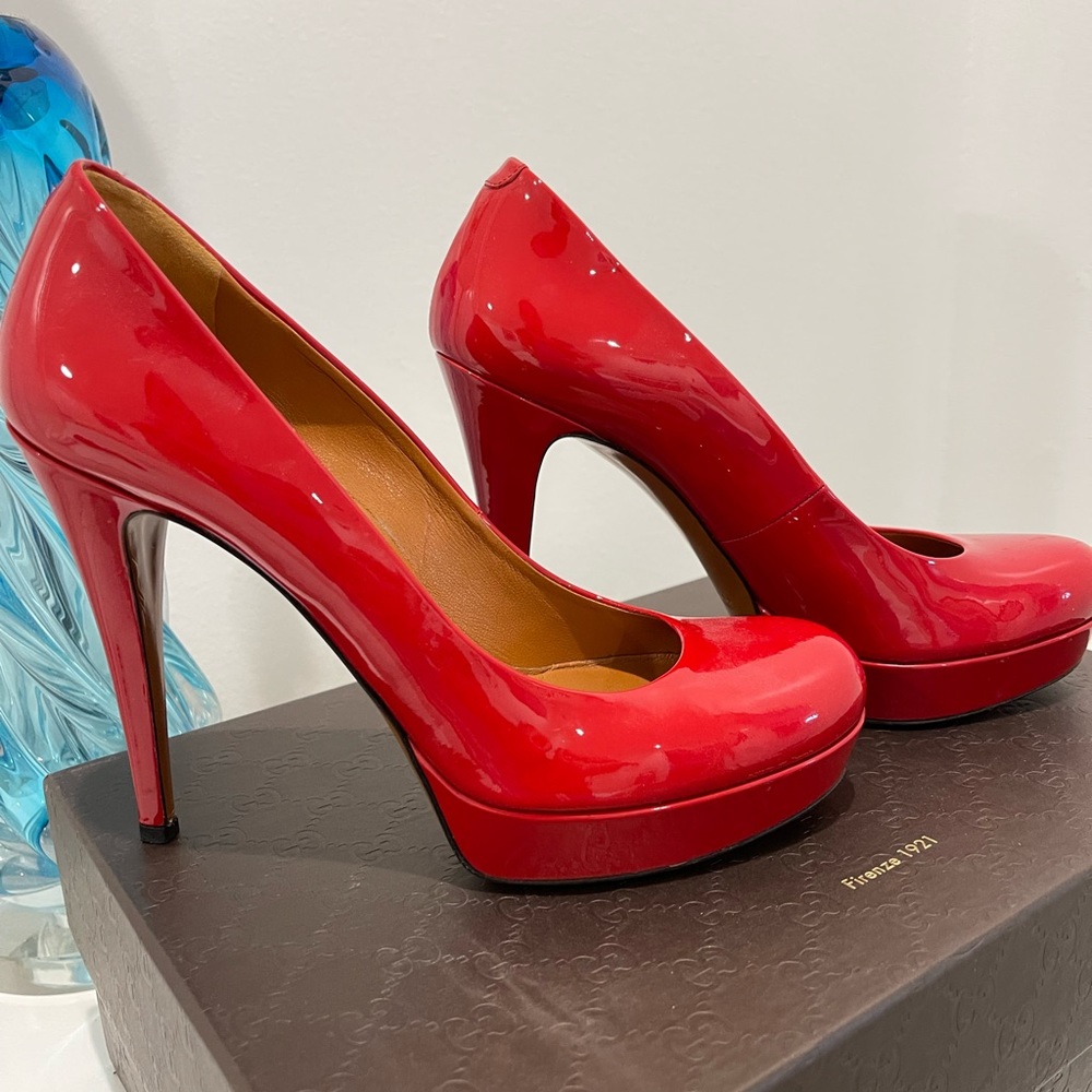 Gucci beautiful red ❤️ patent leather pumps